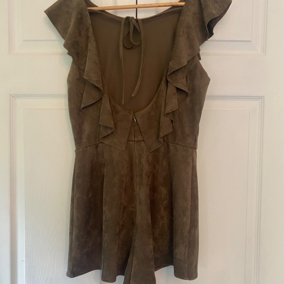 SHE & SKY short romper in faux suede women’s size  small - Picture 4 of 7